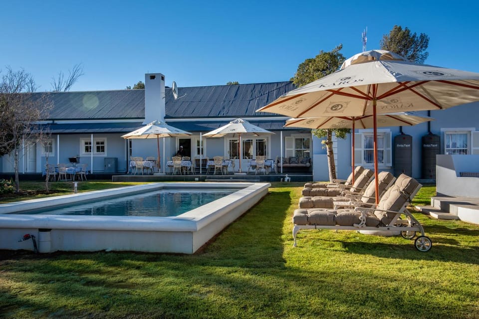 Property building, Garden, Swimming pool, Swimming pool