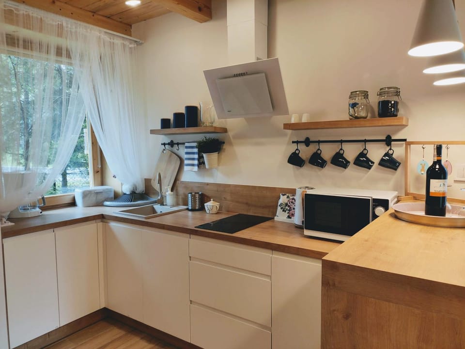 Kitchen or kitchenette, Alcoholic drinks