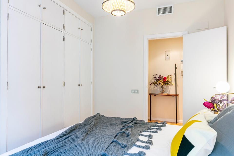 Luxury Belmont Puerta del Sol Apartment in Centro