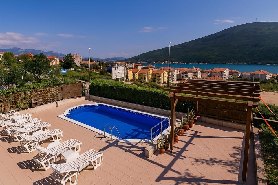 Villa Sea-N-Sun, 7 bedrooms & Pool, nearby Portonovi Marina. Villa in Kotor Municipality