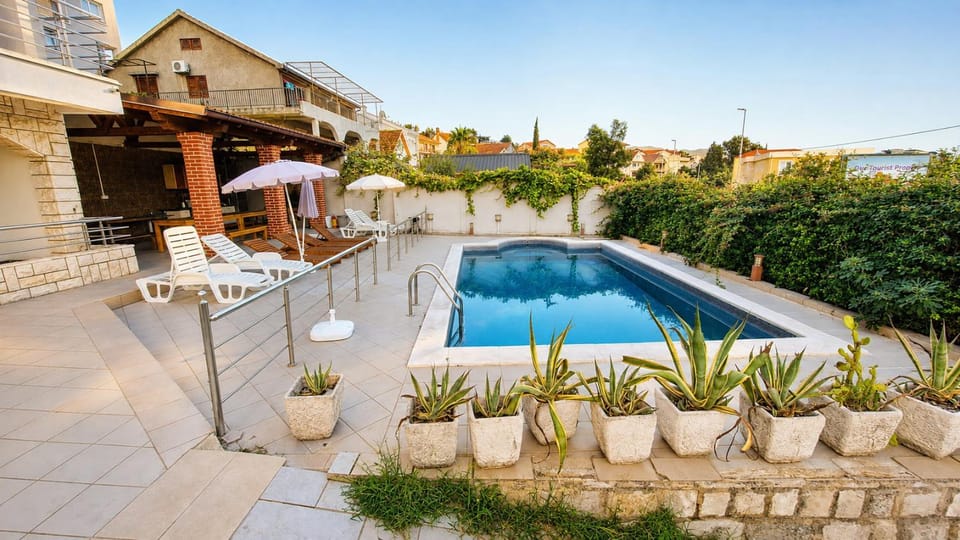 Villa Sea-N-Sun, 7 bedrooms & Pool, nearby Portonovi Marina. Villa in Kotor Municipality