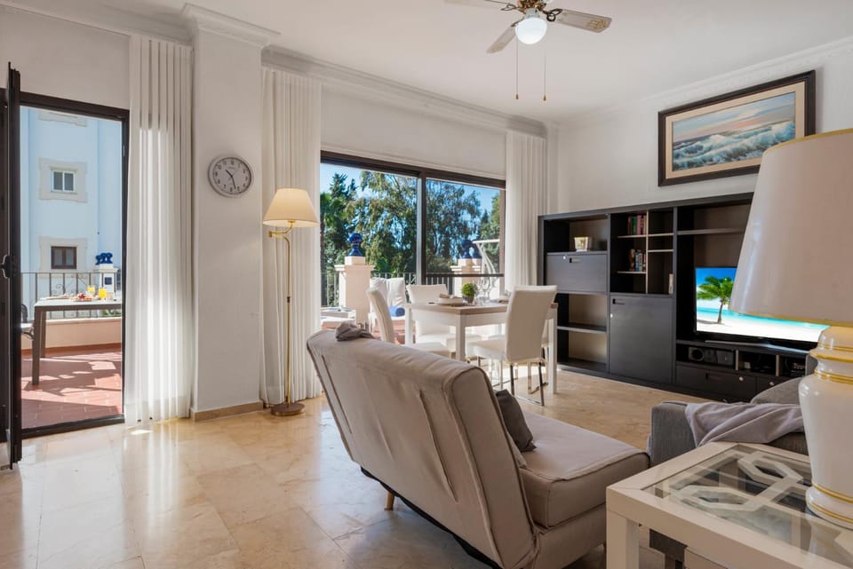 1 Bedroom Apartment in Andalucía del Mar - Puerto Banús Apartment in Marbella
