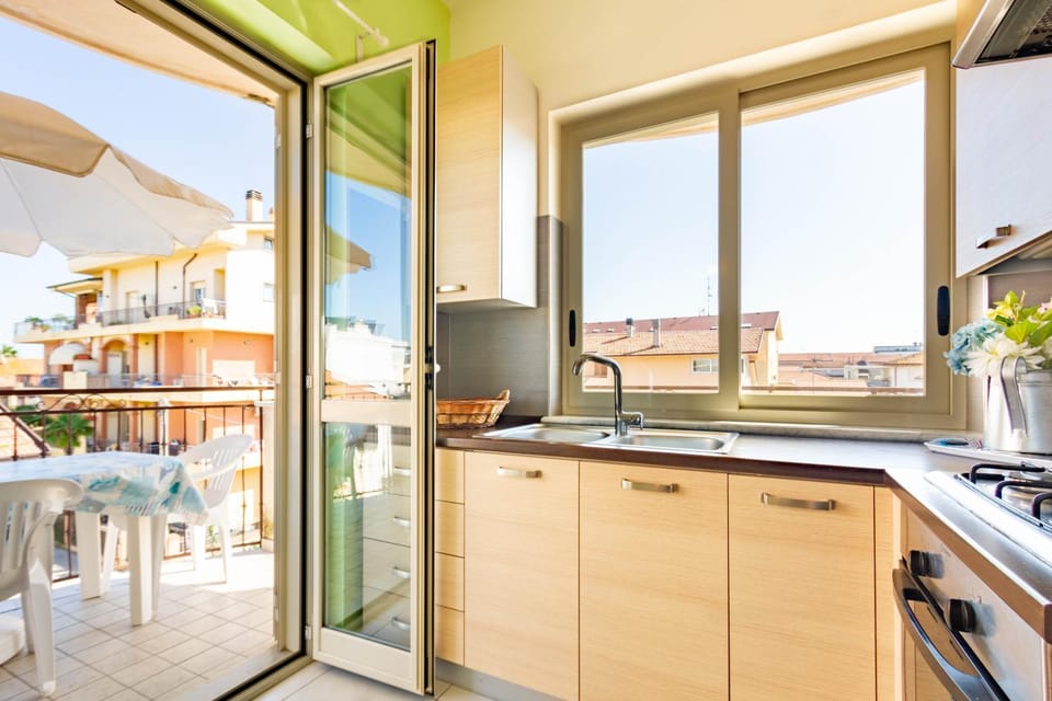 Kitchen or kitchenette, kitchen
