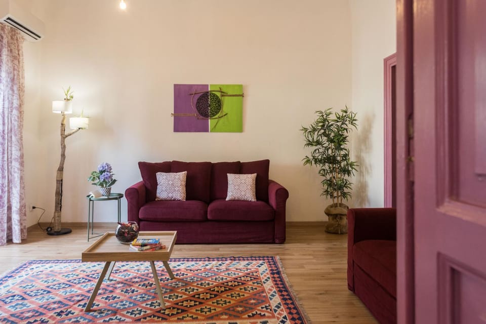 Balcony/Terrace, Decorative detail, Seating area, City view
