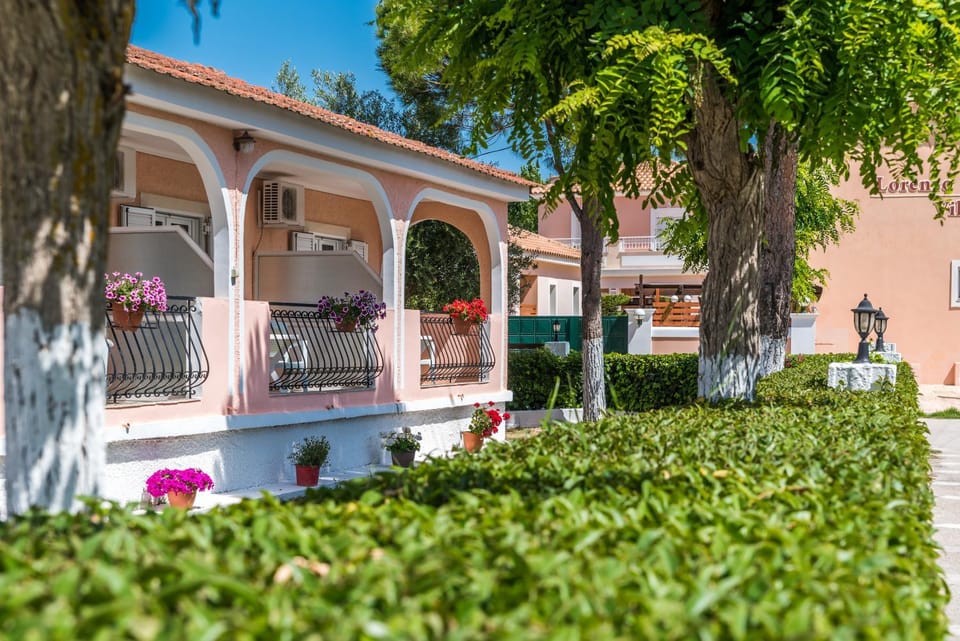 Property building, Garden, Balcony/Terrace