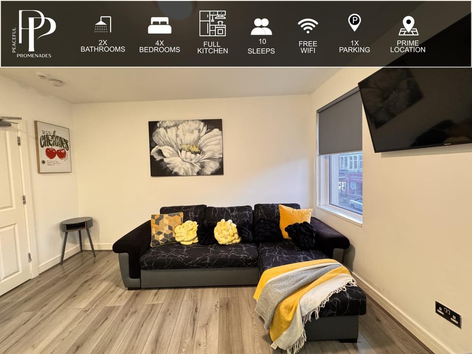 Property building, Communal lounge/ TV room, TV and multimedia, Living room, Seating area