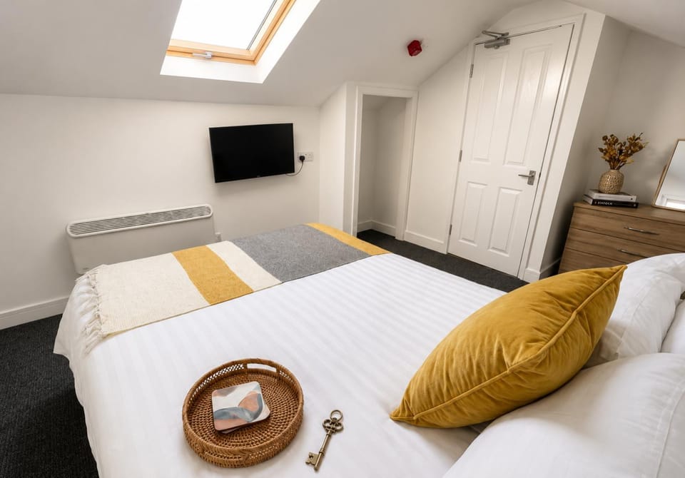 Bed, TV and multimedia, Bedroom, heating, wardrobe