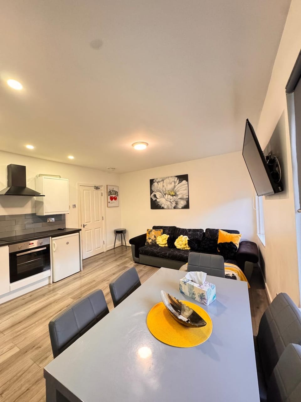 Kitchen or kitchenette, kitchen