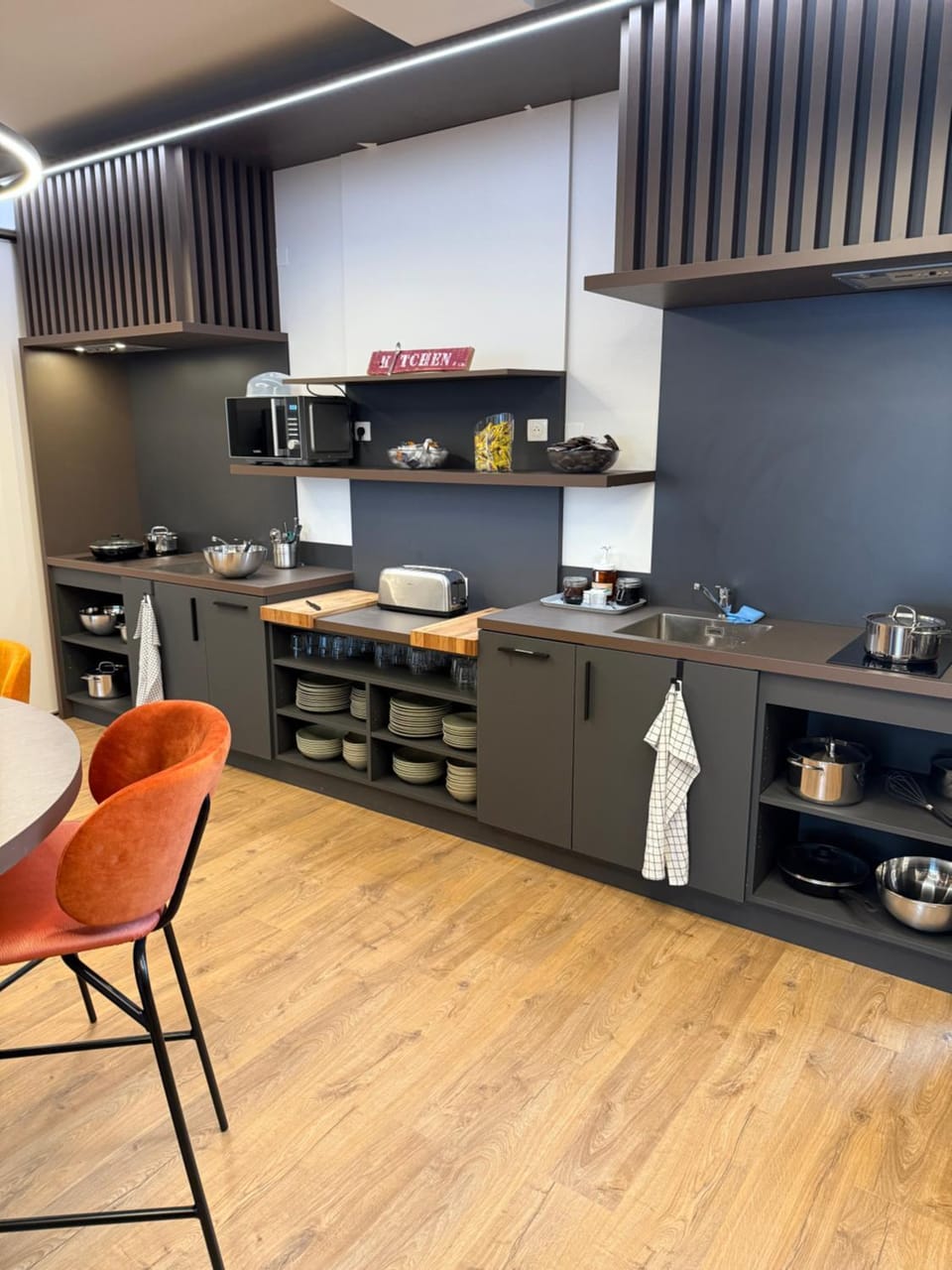 Restaurant/places to eat, Kitchen or kitchenette, Communal kitchen