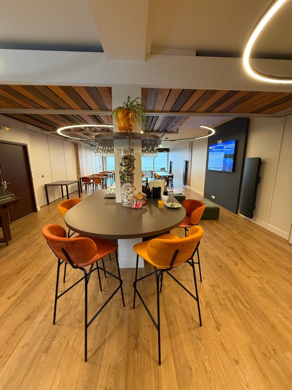 Restaurant/places to eat, Kitchen or kitchenette, Communal kitchen