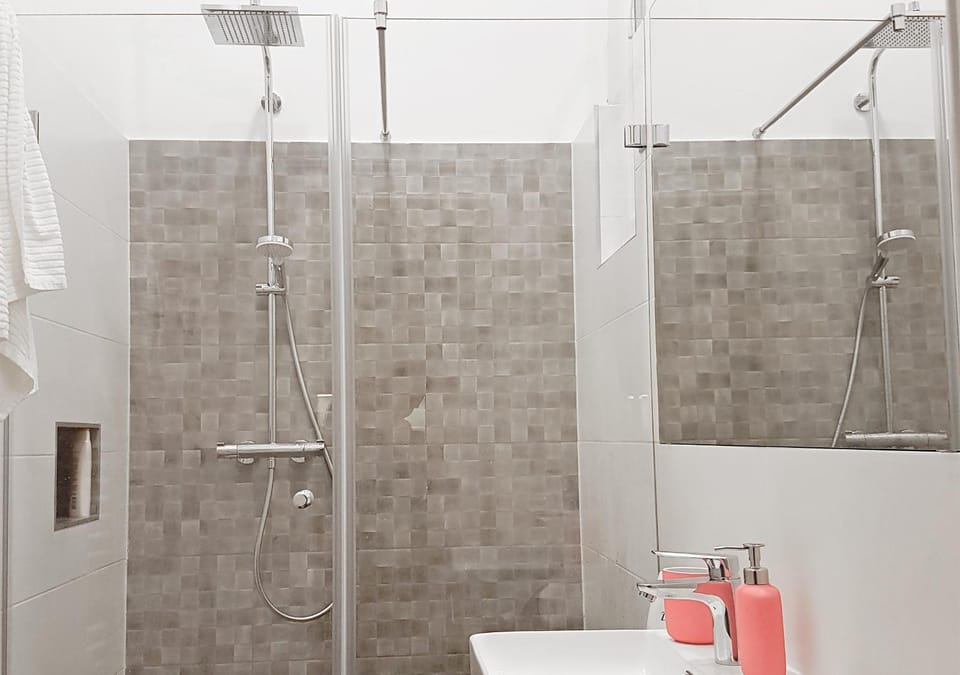 Bathroom, towels