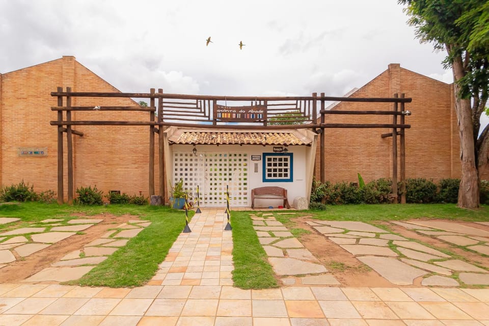 Property building, Facade/entrance, Garden