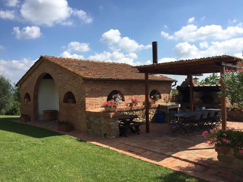 Property building, Patio, Facade/entrance, Garden