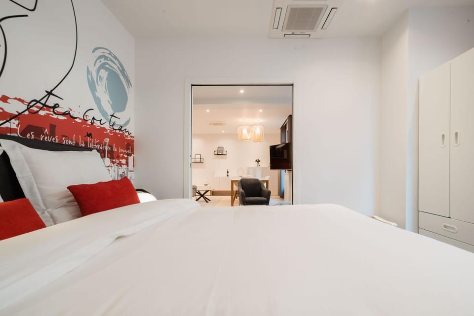 SUITE COCTEAU : au cœur de la Rive Gauche, neuf, design, 2/4/6 personnes Apartment in Paris