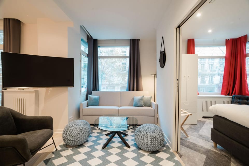 SUITE COCTEAU : au cœur de la Rive Gauche, neuf, design, 2/4/6 personnes Apartment in Paris
