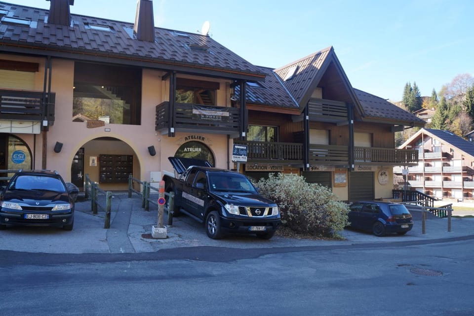 Property building, Facade/entrance, Off site