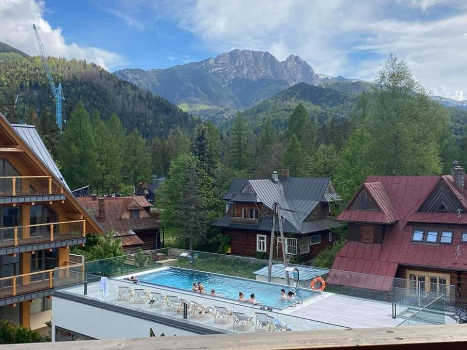 Mountain view, Pool view