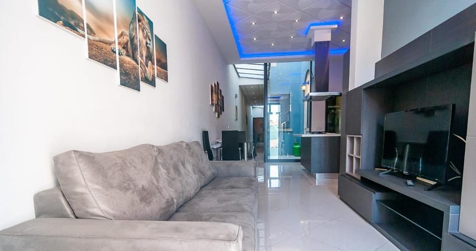 Communal lounge/ TV room, TV and multimedia, Living room