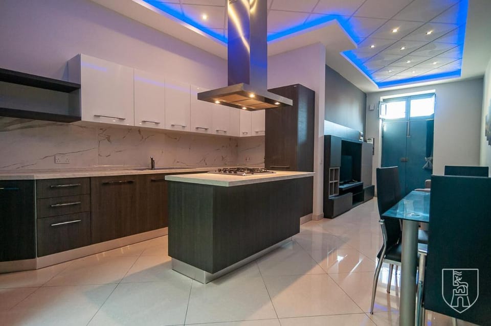 Kitchen or kitchenette, Communal kitchen