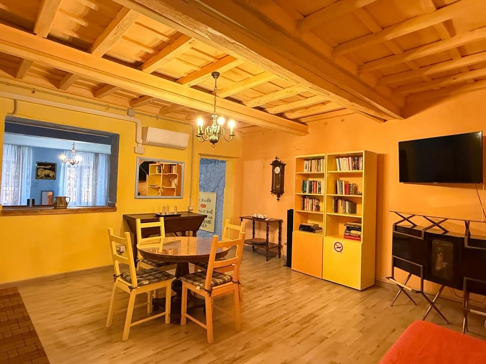 Library, Living room, Lounge or bar, Seating area, Dining area, Evening entertainment, air conditioner