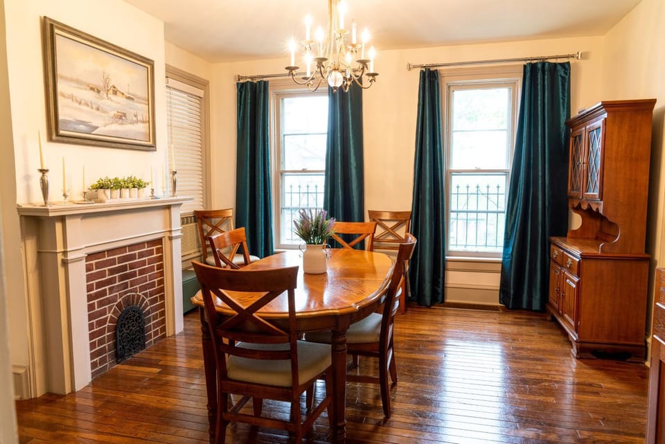 CHARMING EXECUTIVE VICTORIAN MANSION w/ FREE PARKING - near Bucknell House in Pennsylvania