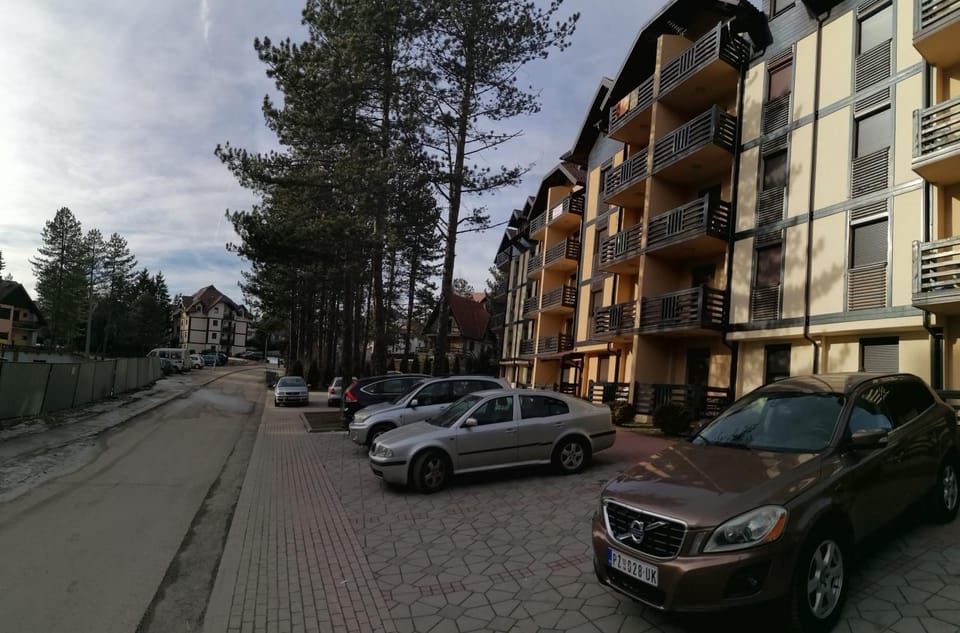 Neighbourhood, Street view
