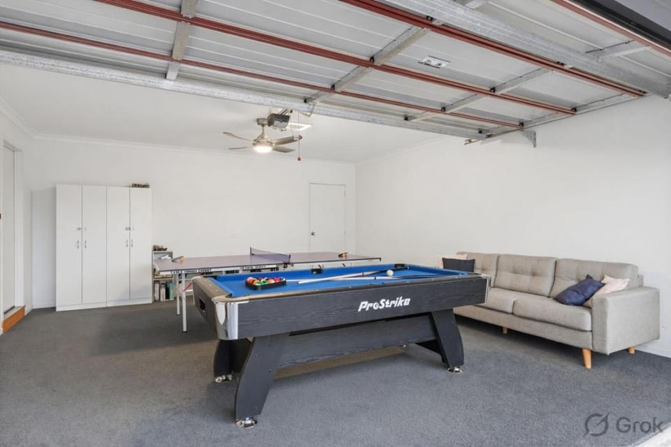 Billiard, Game Room