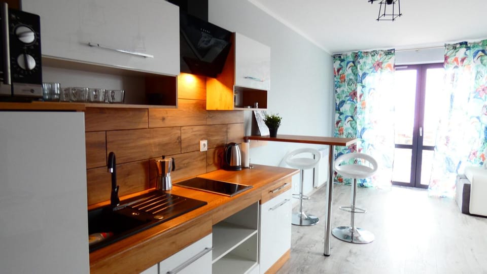 Coffee/tea facilities, Kitchen or kitchenette, Dining area