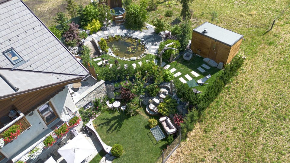 Property building, Natural landscape, Garden, Hot Tub, Sauna