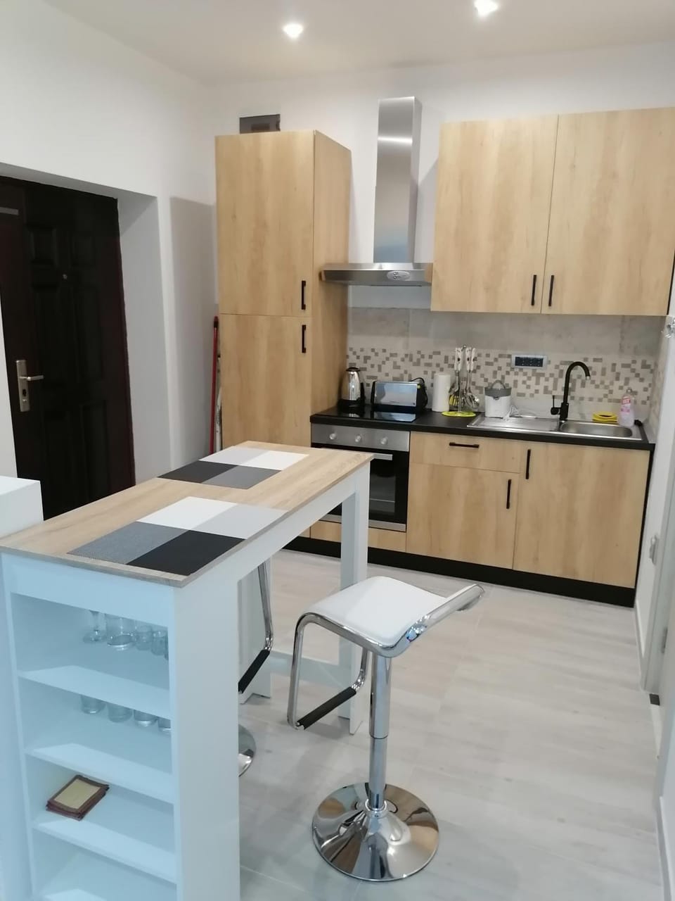Kitchen or kitchenette