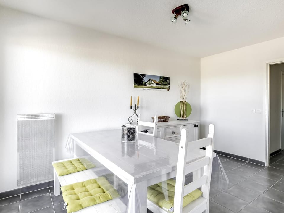 Biscarrosse Plage - T2 avec Parking, Balcon et 4 Couchages - FR-1-521-92 Apartment in Biscarrosse