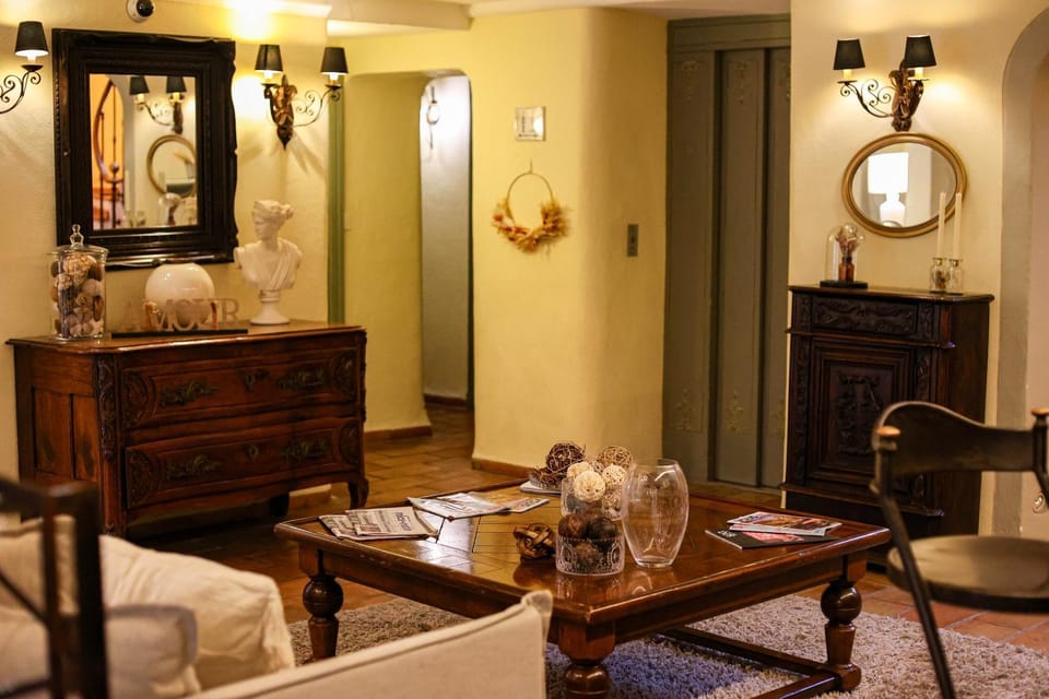 Living room, Lounge or bar