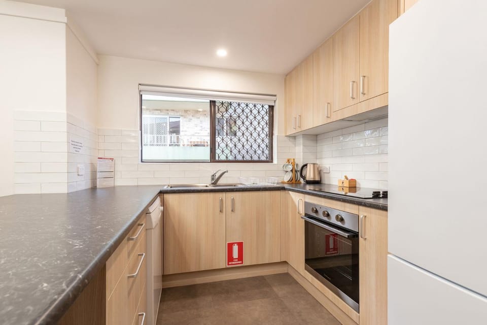 Kitchen or kitchenette, dishwasher, stove