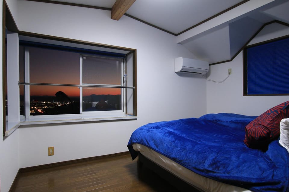 Bed, Photo of the whole room, Bedroom, air conditioner