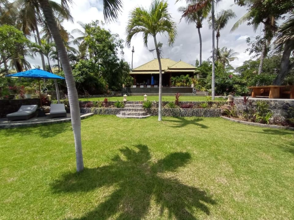 Absolute Beachfront Private Villa sleeps 6 with Infinity Pool on 1200m2 of Tropical Land Villa in Karangasem Regency