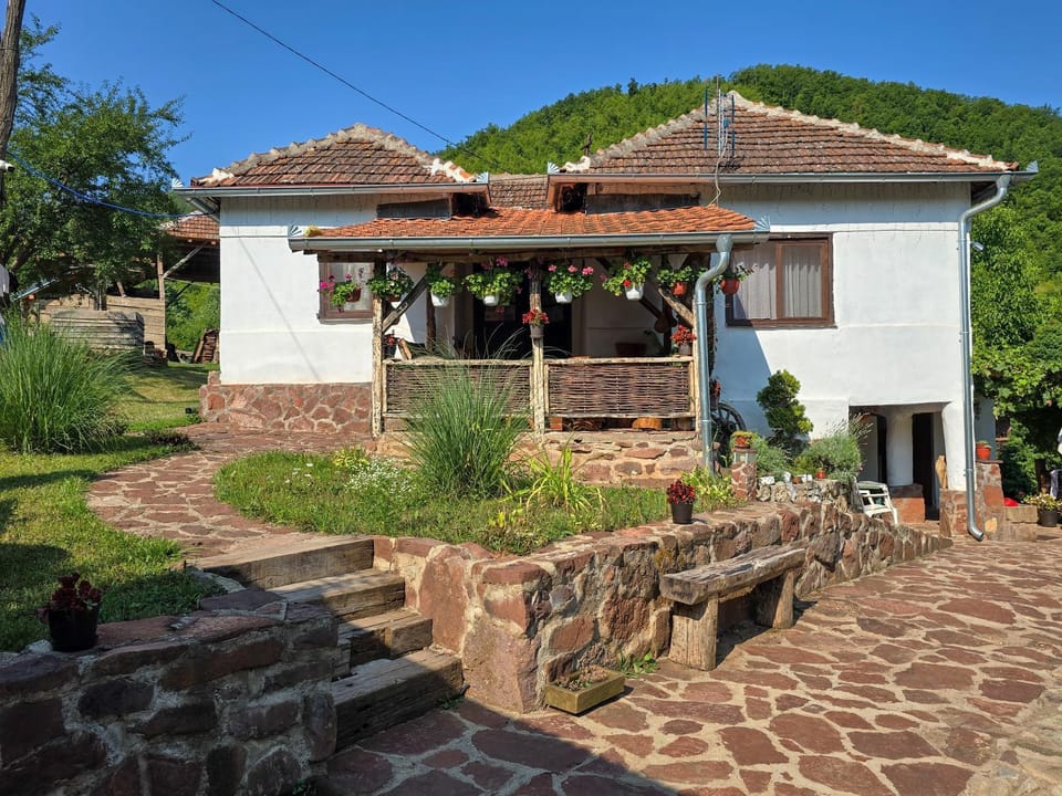 Property building, Patio, Inner courtyard view, Parking