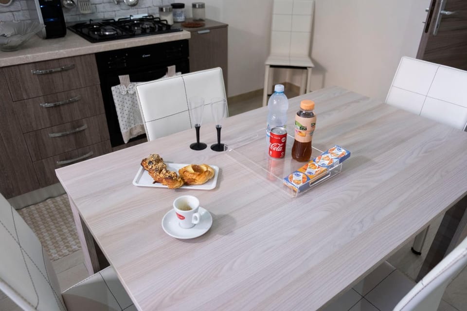 Food and drinks, Dining area, Food, Breakfast, Drinks