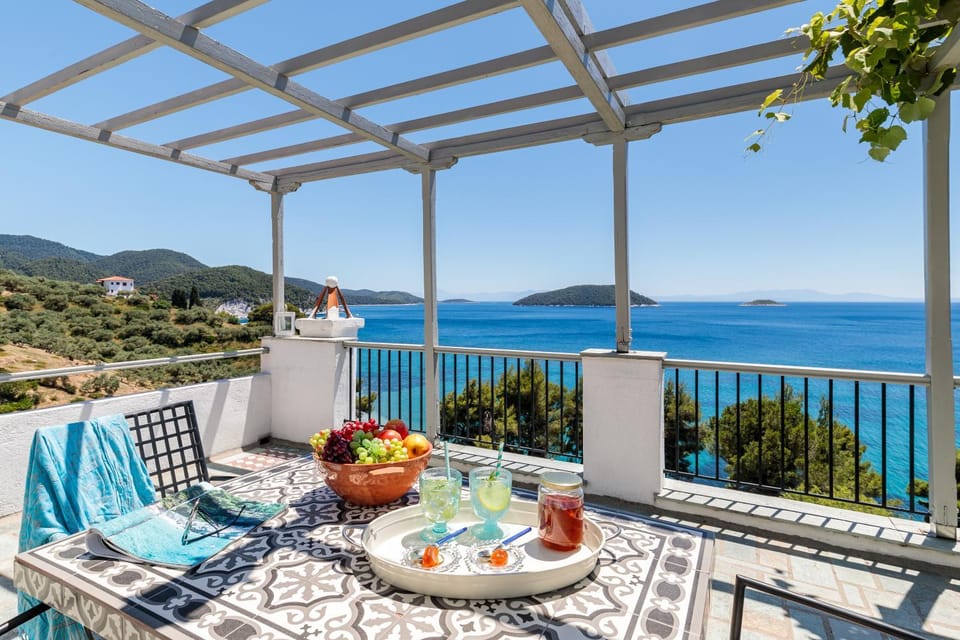 Mountain view, Sea view