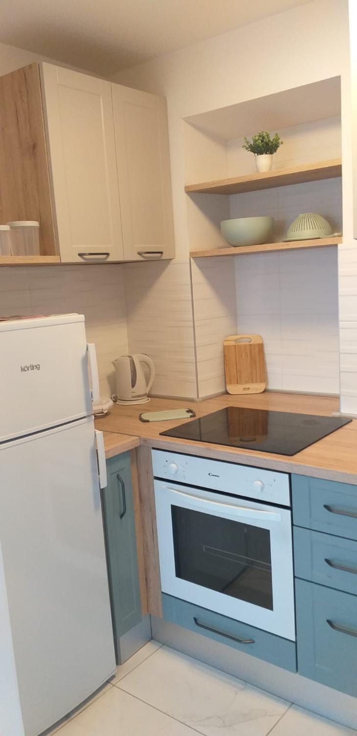 Kitchen or kitchenette, pet friendly, stove
