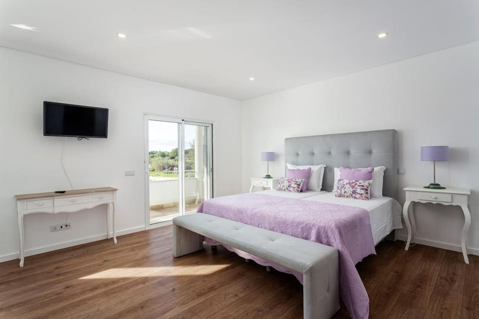 Luxury Vau Beach Villa with Private Heated Pool Villa in Alvor
