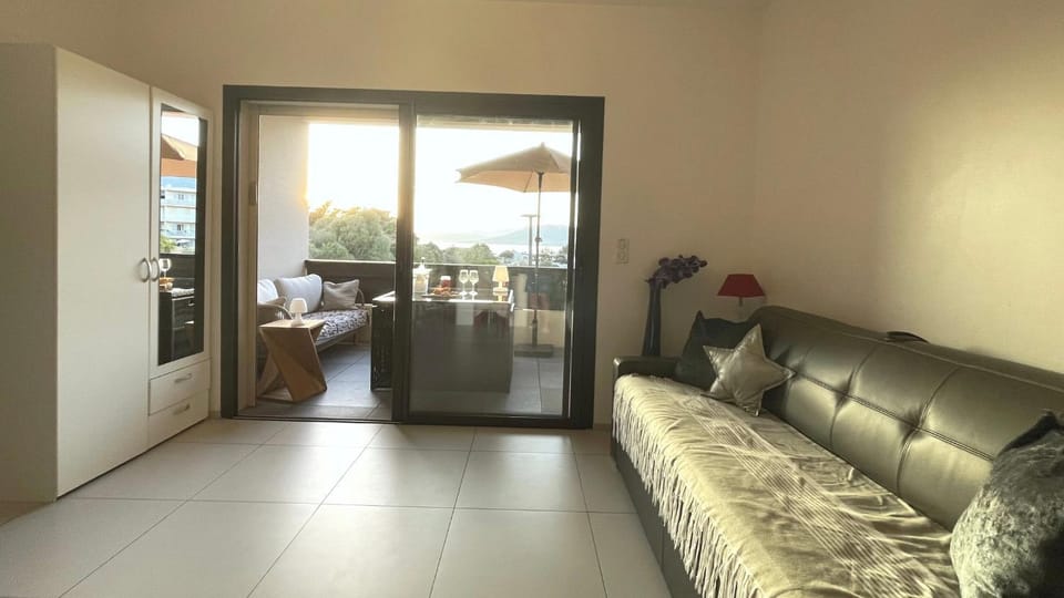Living room, Photo of the whole room, Seating area, Sea view