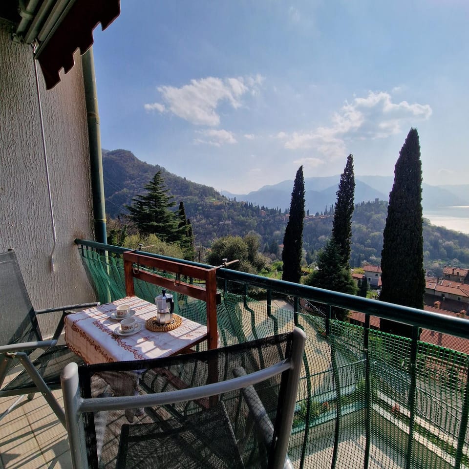 Balcony/Terrace, Mountain view