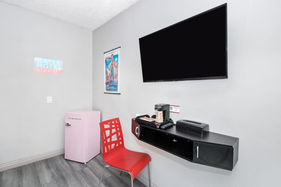 Coffee/tea facilities, Evening entertainment