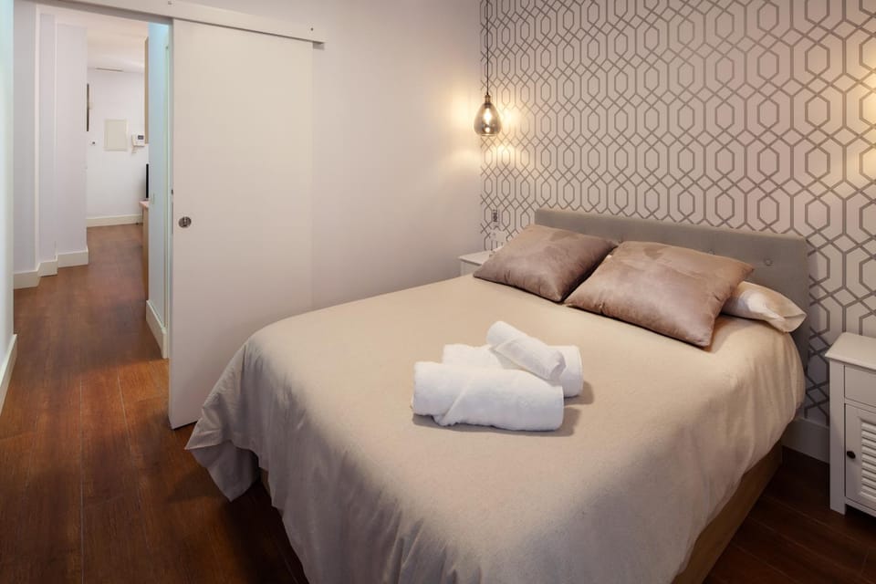 Bed, Photo of the whole room, Bedroom