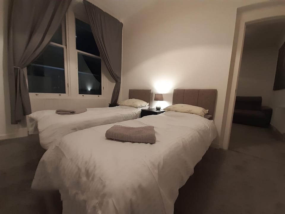 Bed, Photo of the whole room, Bedroom, towels