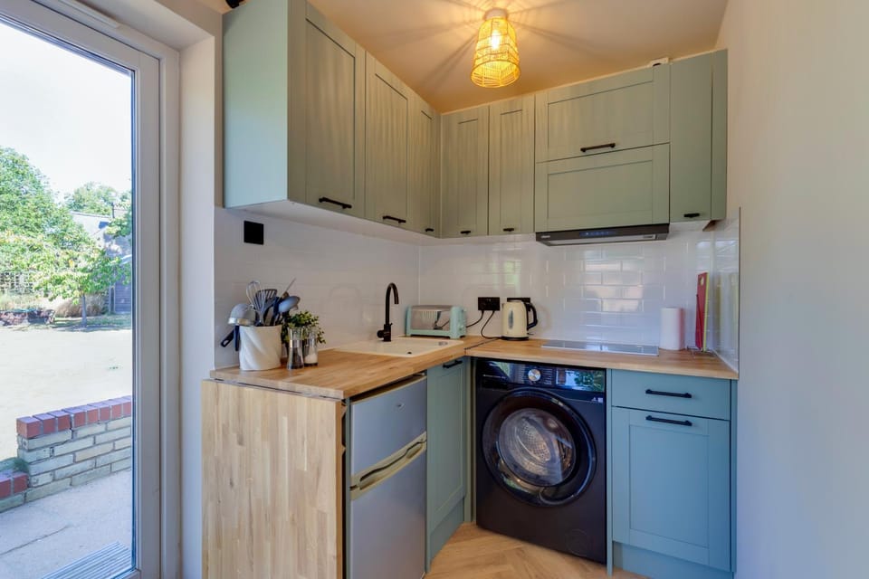 Pass the Keys Charming and Central Garden Studio Flat Free Parking Apartment in Cambridge
