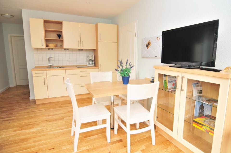 TV and multimedia, Kitchen or kitchenette, Dining area