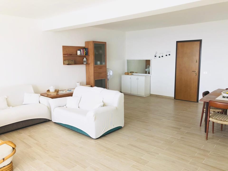 Living room, Photo of the whole room, Dining area