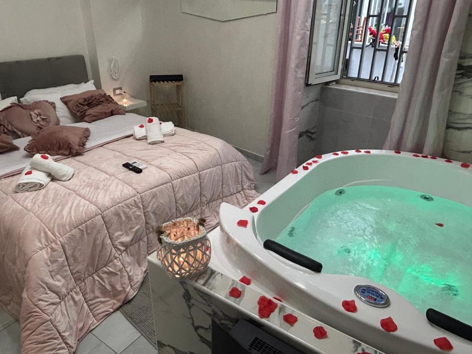 Hot Tub, Hot Tub, Bedroom