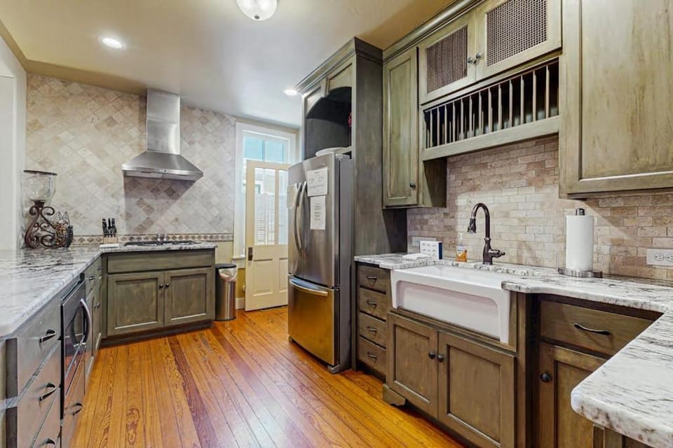 Kitchen or kitchenette, stove, kitchen